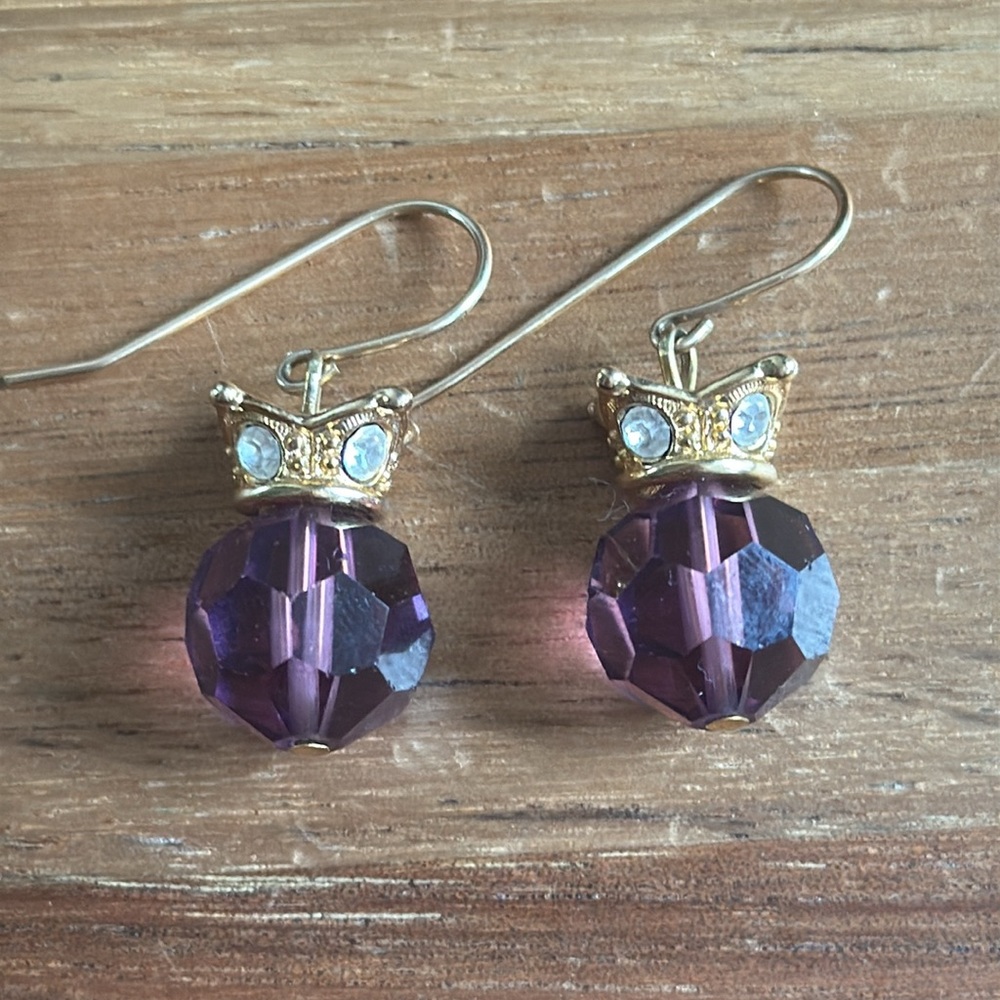 Vintage savvy by SWAROVSKI purple crystal and goldtone earrings - Picture 3 of 9